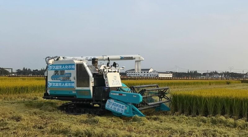 视频丨单人操作履带式收割机,工作效率大幅增加 | 农机新闻网