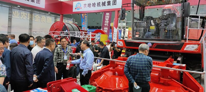 參加農(nóng)機展的牧澤青飼機
