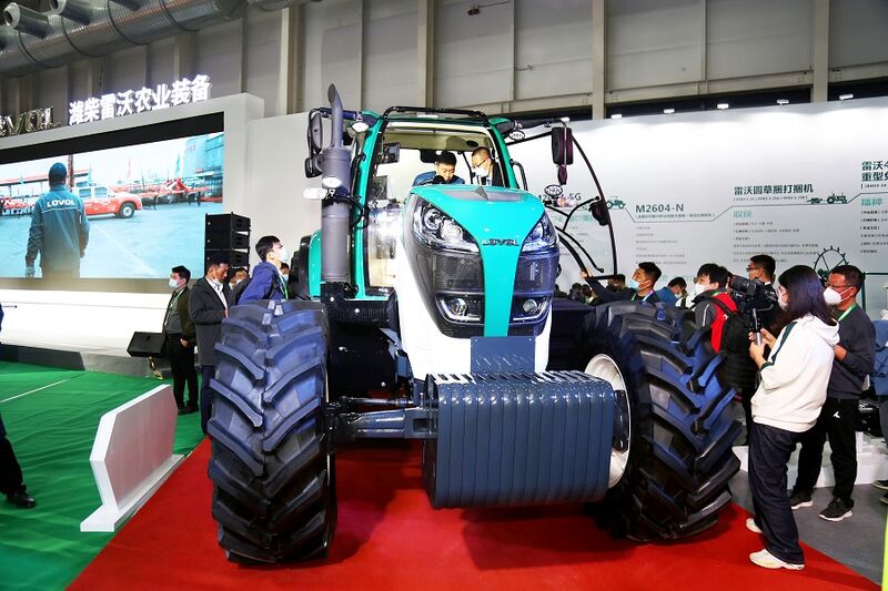 3-雷沃P7000大馬力智能拖拉機(jī)產(chǎn)品展示.jpg