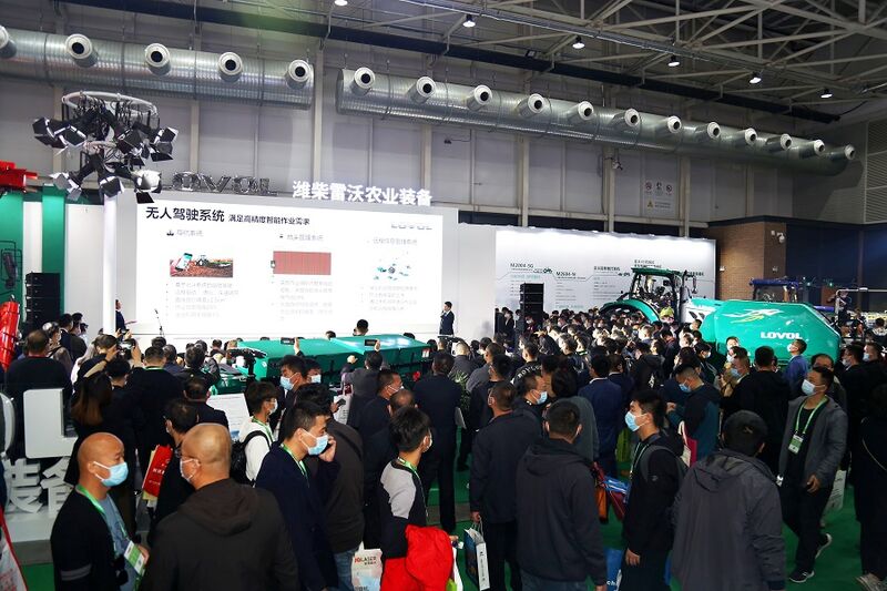 4-雷沃P7000大馬力智能拖拉機(jī)發(fā)布現(xiàn)場.jpg