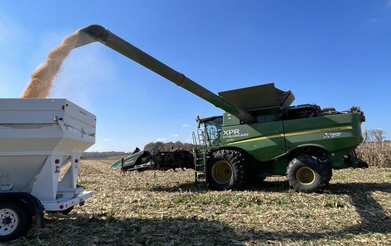 Kevin-Matthews-North-Carolina-Deere-combine.jpg